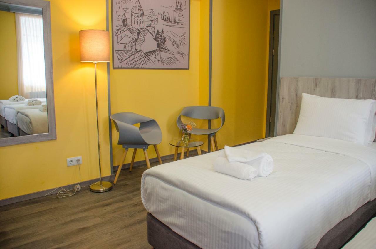 Atoneli Hotel ティビリシ エクステリア 写真
