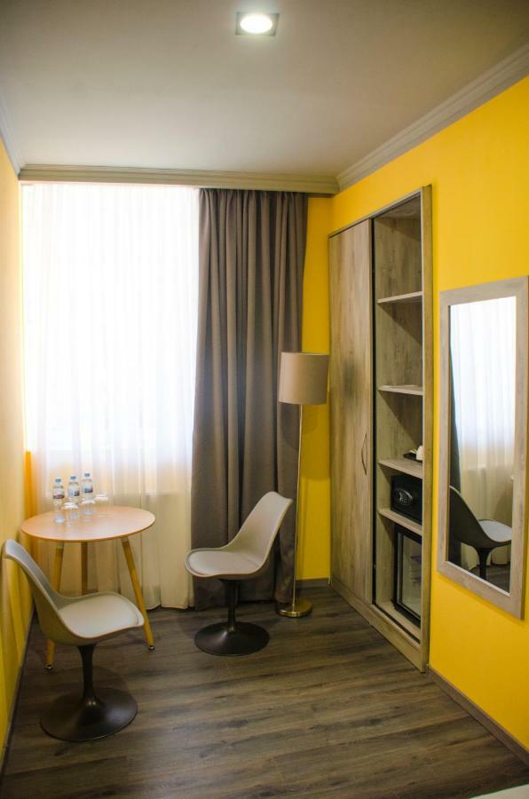 Atoneli Hotel ティビリシ エクステリア 写真